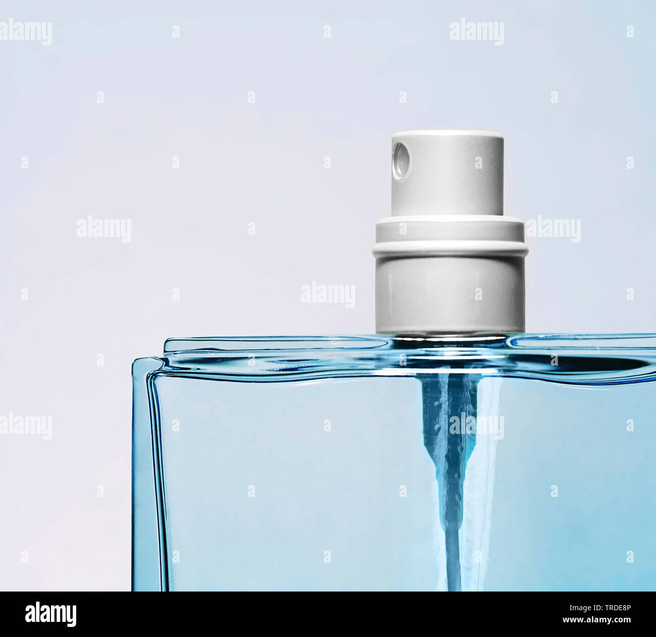 Flacon de parfum bleu Banque D'Images