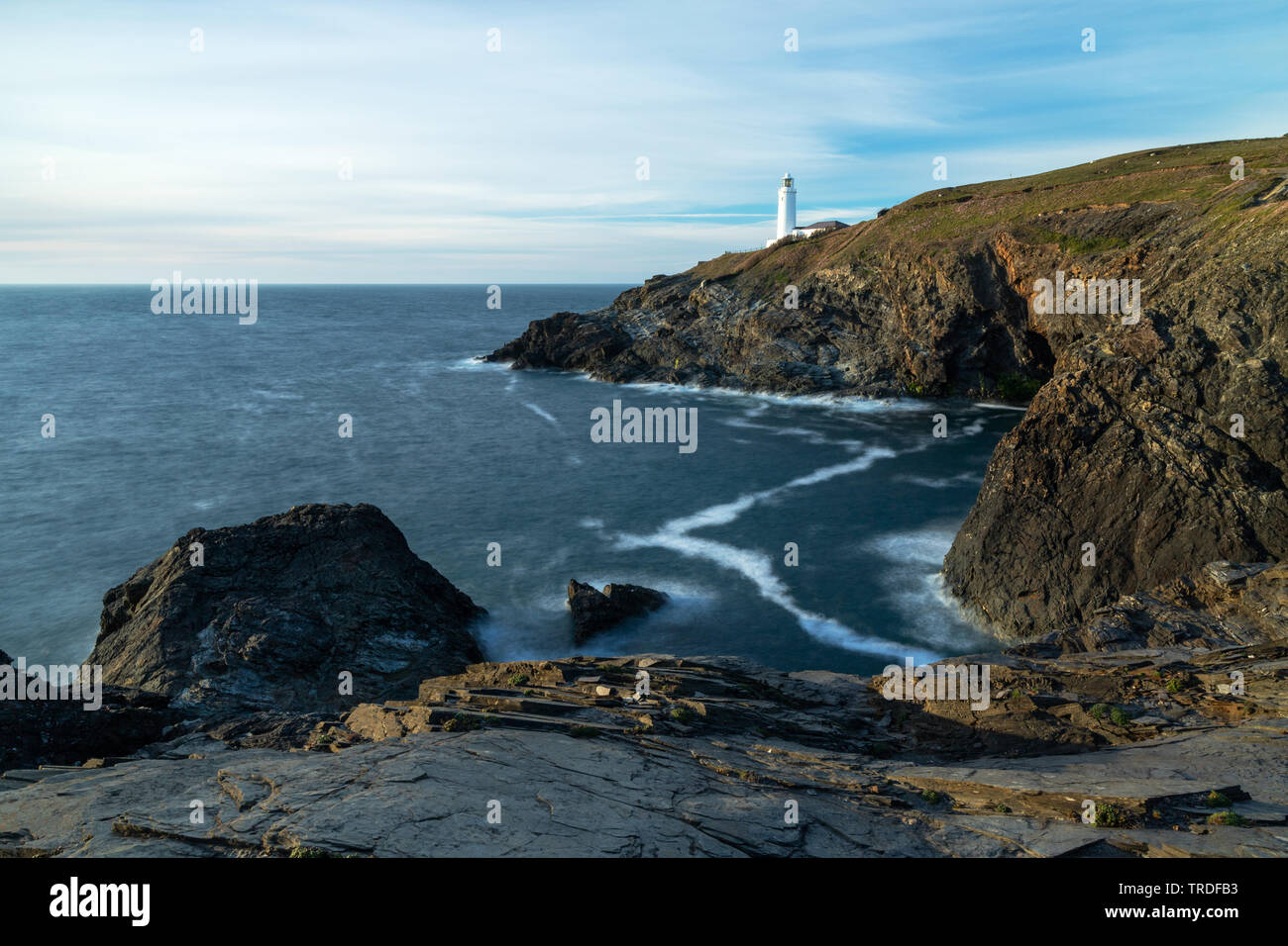 Le soleil de fin de soirée. Trevose Phare. Trevose Head. Cornwall Banque D'Images