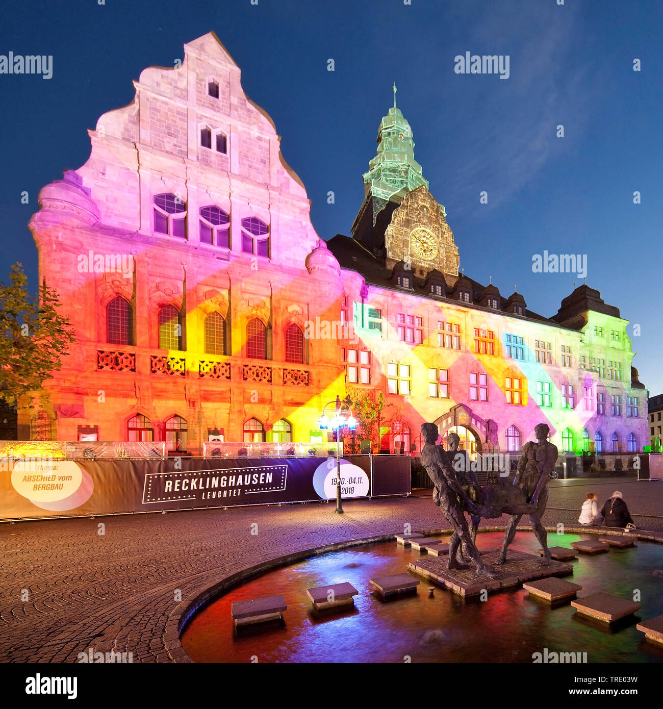 L'hôtel de ville illuminée le soir, Recklinghausen illuminations, Allemagne, Rhénanie du Nord-Westphalie, Ruhr, Recklinghausen Banque D'Images