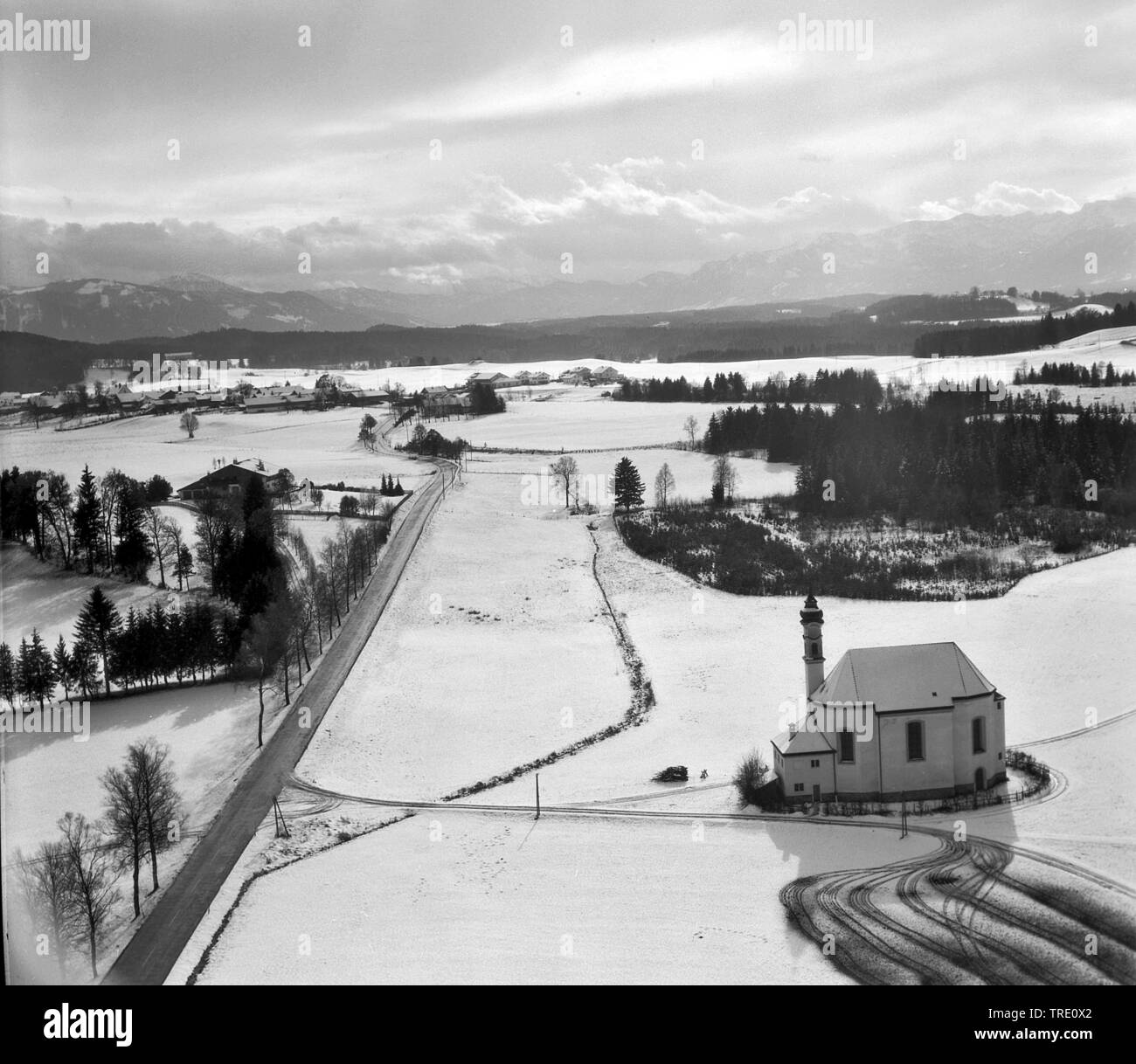 Chapelle chapelle dans la neige, Lieu inconnu, historique photo aérienne de l'année 1967, l'Allemagne, la Bavière Banque D'Images