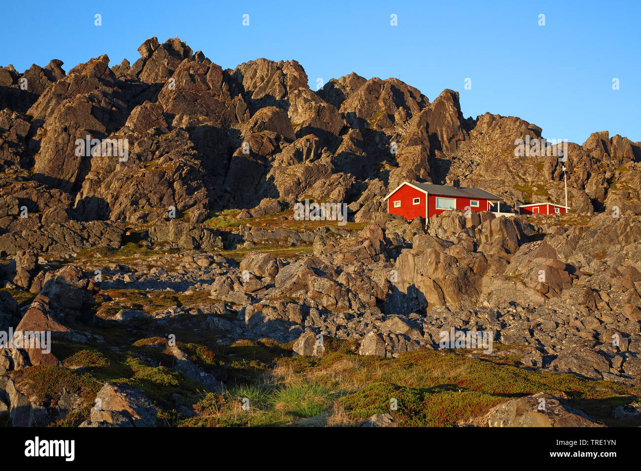 Maison de week-end à la côte rocheuse, la Norvège, l'île de Varanger, Persfjord Banque D'Images