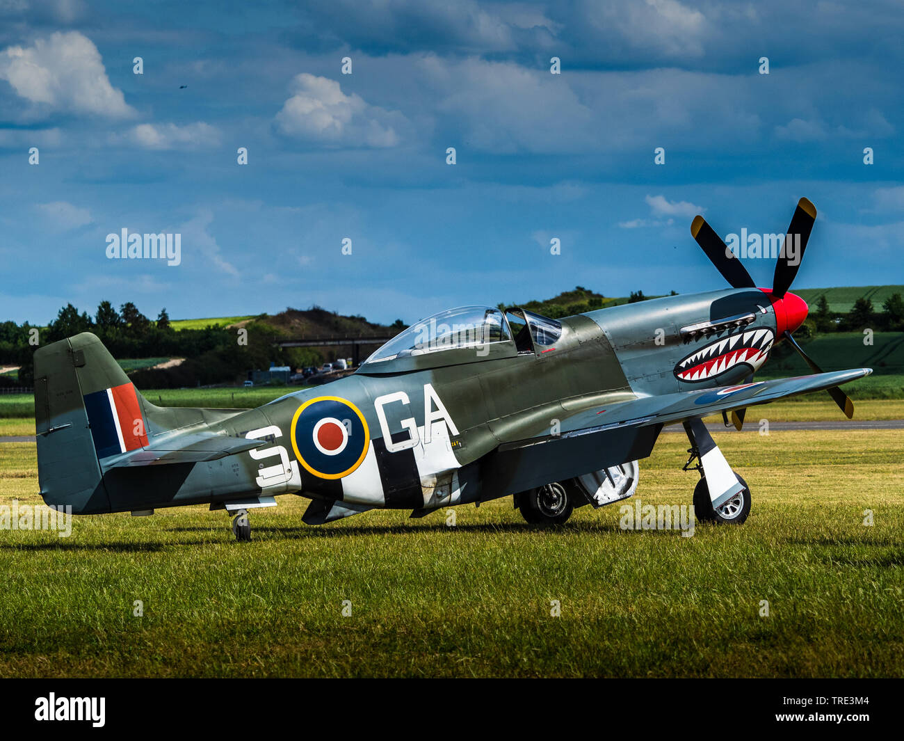 RAF Mustang - RAF P51 Mustang fighter. Amérique du Nord P-51 D Mustang G-SHWN dans les couleurs de l'Escadron RAF 112. Aéronef construit 1944.KH774 «GA-S» Banque D'Images
