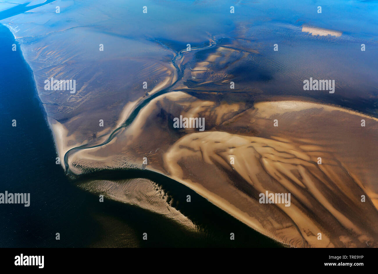 Vue aérienne de tideways partiellement inondé sur banc de sable, l'Allemagne, Schleswig-Holstein, Schleswig-Holstein mer des Wadden Parc National Banque D'Images