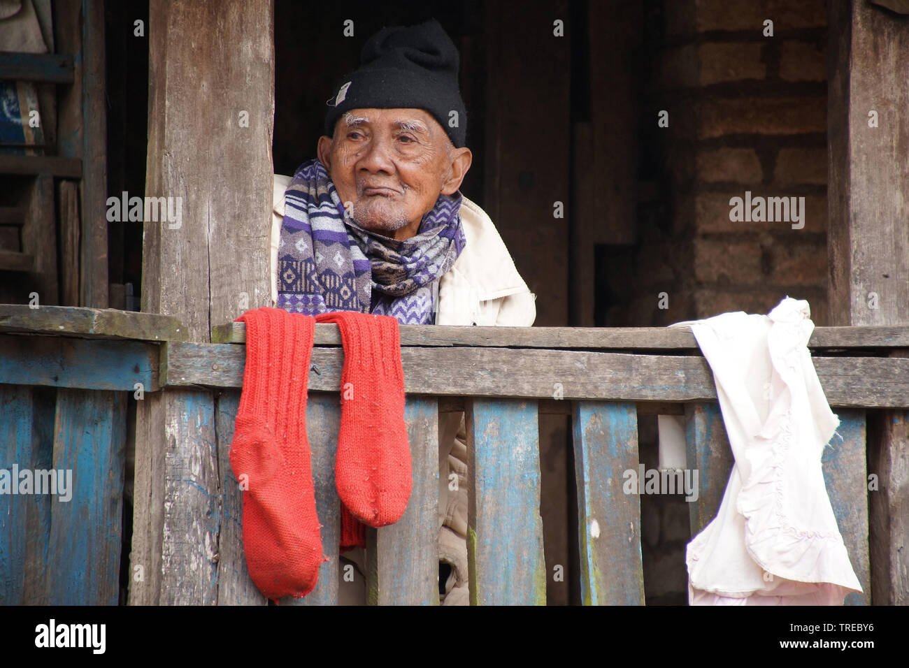 Vieil homme dans le village Ambatovaky, Madagascar, Ambatovaky Banque D'Images