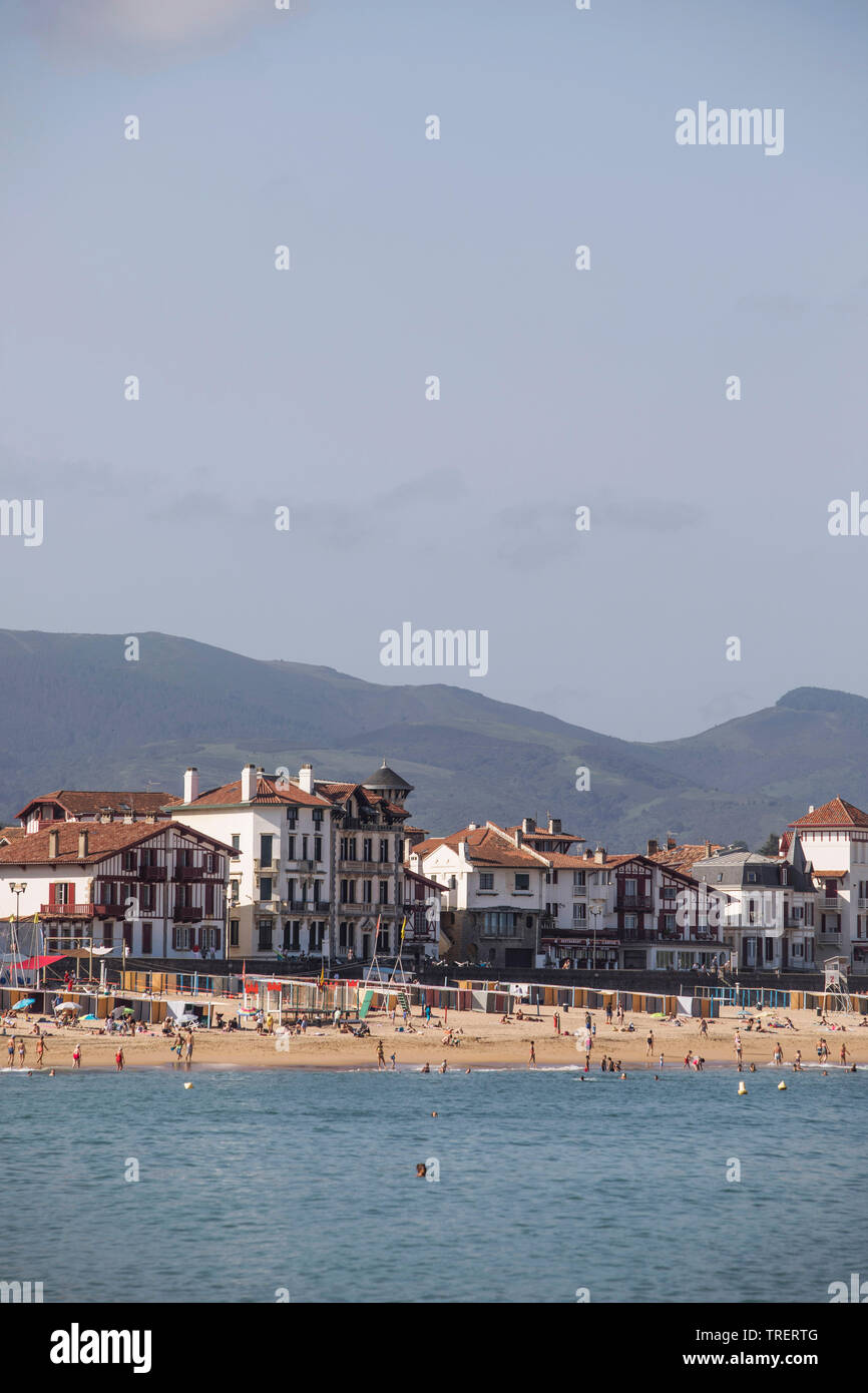 SaintJeandeLuz (sudouest de la France) les bâtiments et les habitations le long de la