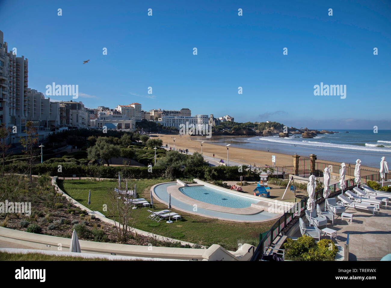 Biarritz (Sud-ouest de la France) : hôtel du Palais Hôtel du Palais ' ' et aperçu de la Côte Basque. Le luxe de l'Hôtel du Palais sera l'hôte du Sommet du G7 Banque D'Images