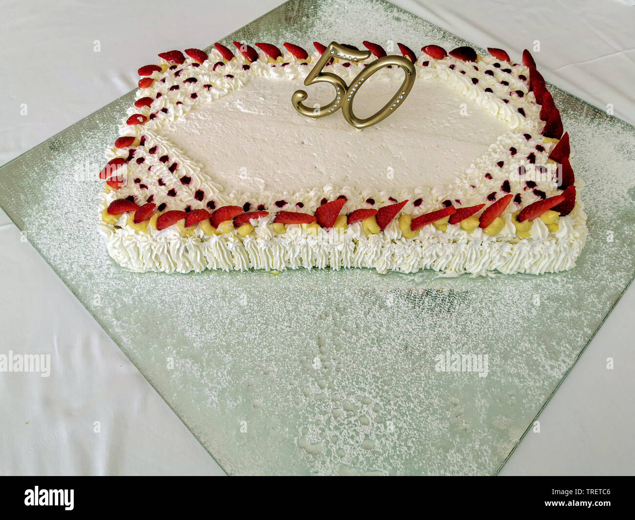 50 Age Cake Banque D Image Et Photos Alamy 50 Age Cake Banque D Image Et Photos Alamy