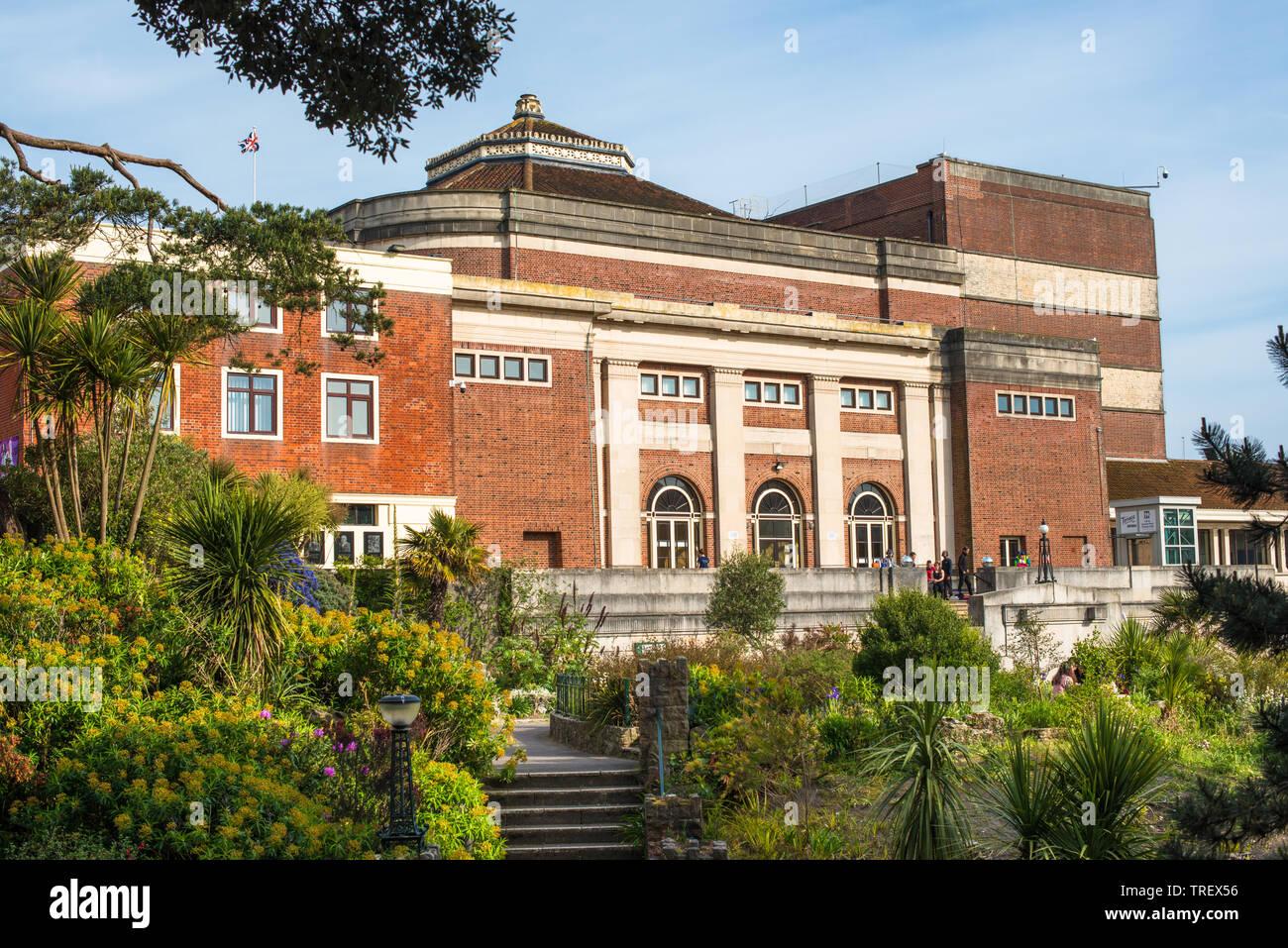 Le Pavilion Theatre et Ballroom building vers 1920 vu de l'jardins bas à Bournemouth, Dorset, England, UK Banque D'Images