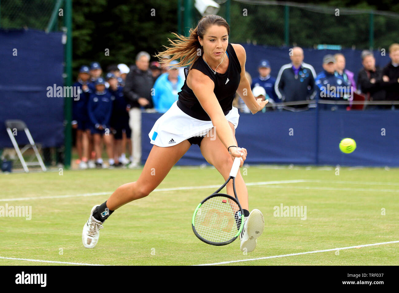 Surbiton, Royaume-Uni. 04 Juin, 2019. Jodie Anna Burrage de Grande-bretagne en action contre Vera Lapko du Bélarus dans le simple féminin. Tennis 2019 Trophée Surbiton, deuxième journée à l'Surbiton Racket & Fitness Club à Surrey, le mardi 4 juin 2019. Ce droit ne peut être utilisé qu'à des fins rédactionnelles. Utilisez uniquement rédactionnel, pic par Steffan Bowen/Andrew Orchard la photographie de sport/Alamy live news Crédit : Andrew Orchard la photographie de sport/Alamy Live News Banque D'Images