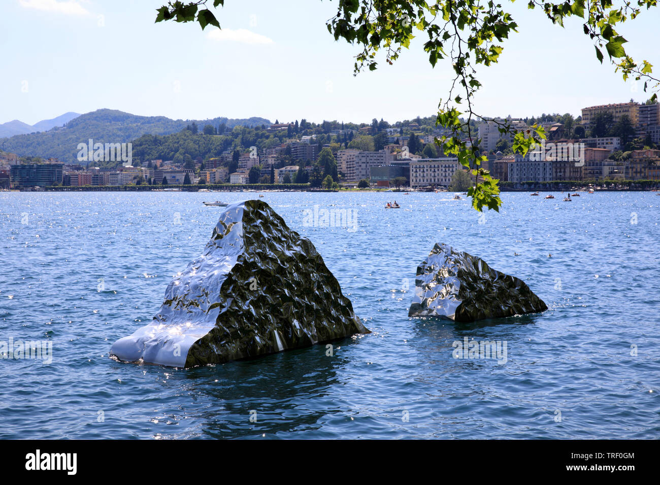 Avec vue sur le lac de Lugano Helidon Xhixha sculpture, Lugano, Suisse, Europe Banque D'Images