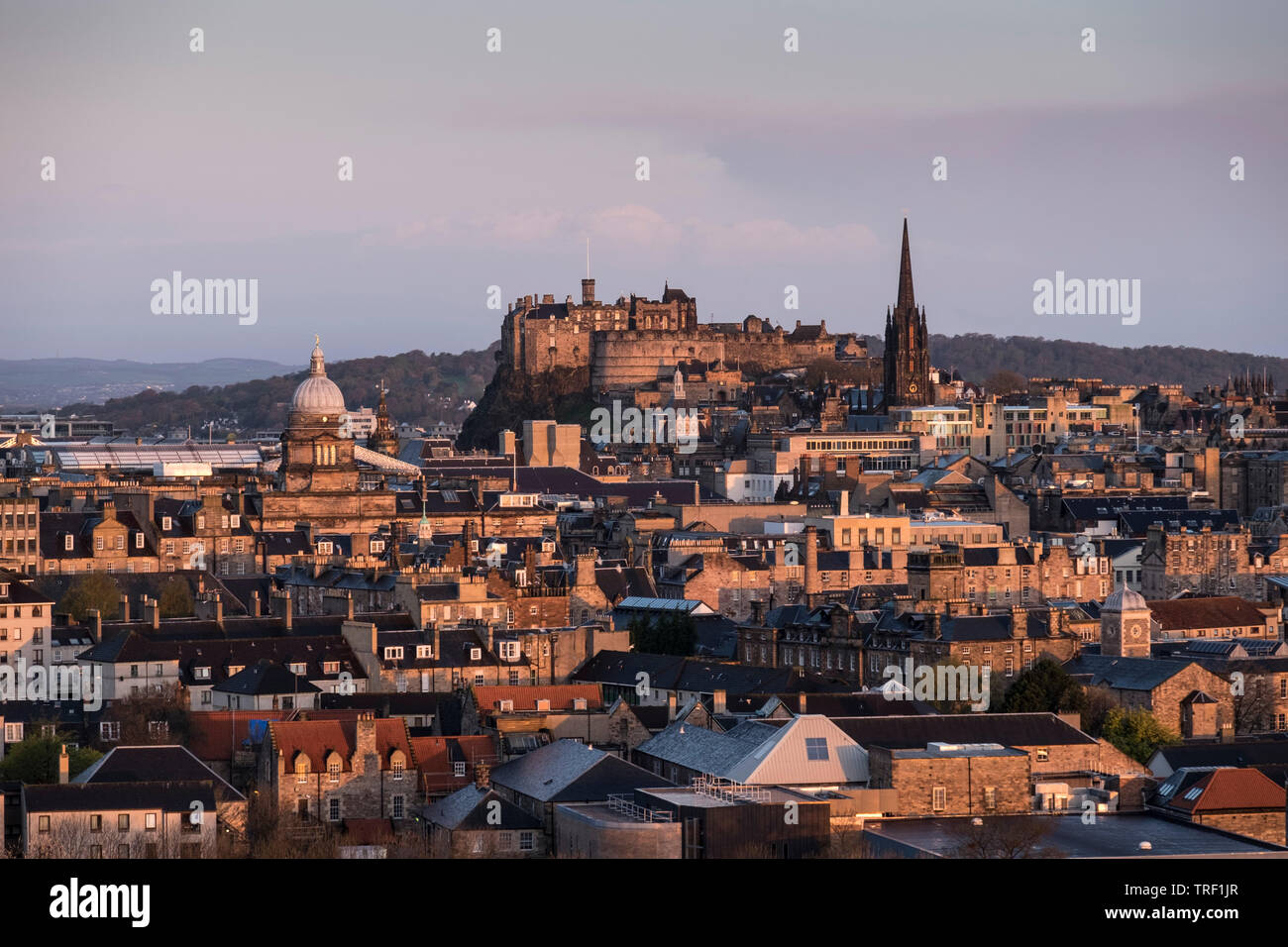 Le Château d'Édimbourg à partir de Salisbury Crags Banque D'Images