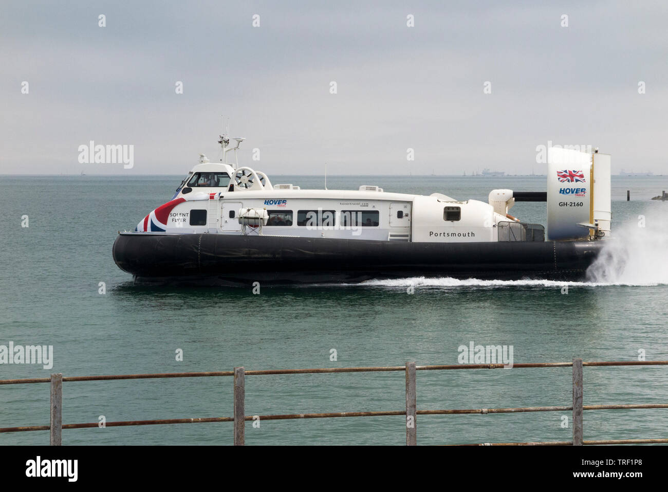 Aéroglisseur / hover craft Le Solent Flyer' vu à Ryde sur l'île de Wight / IofW / OIEAU. Service fonctionne entre Ryde Southsea à Portsmouth & UK (99) Banque D'Images