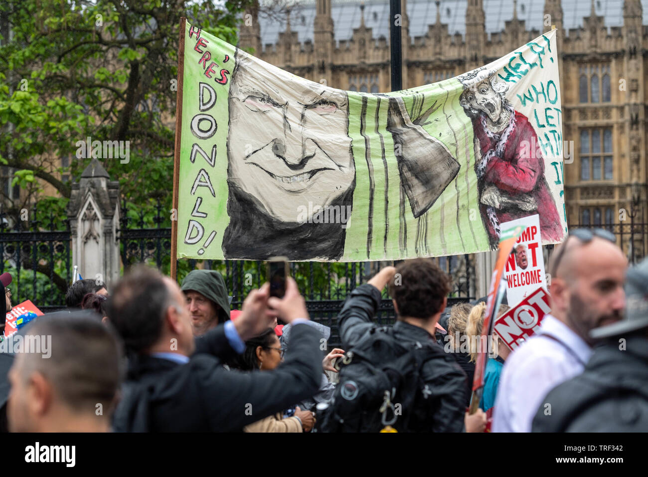 Londres 4 juin 2019 des manifestations anti Trump dans Parliament Square Crédit : Ian Davidson/Alamy Live News Banque D'Images