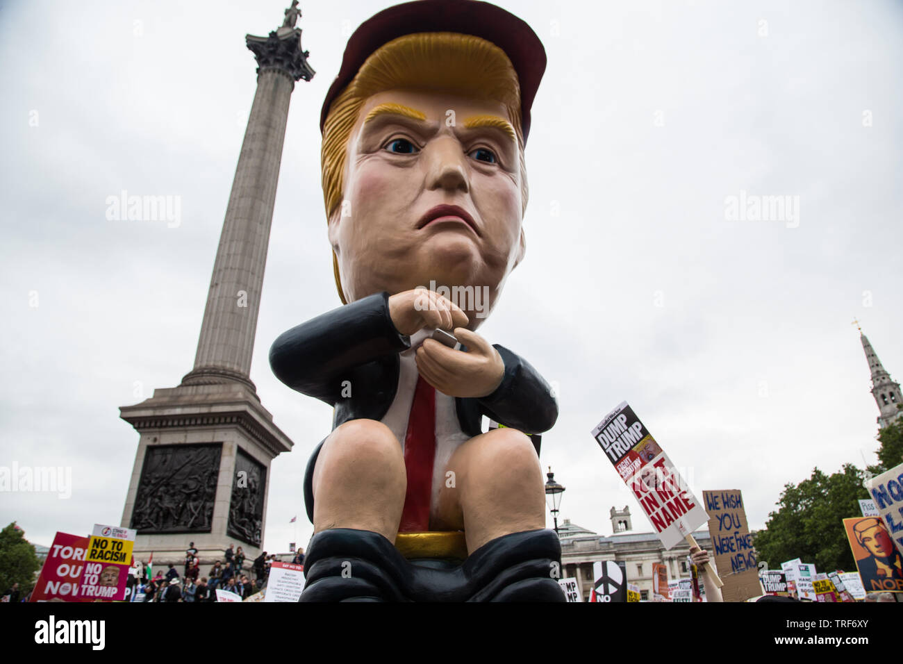 Londres Angleterre 4 Juin 2019 Le "Trump Dumper", un robot de seize pieds effigie du Président américain Donald Trump à Trafalgar square . Banque D'Images