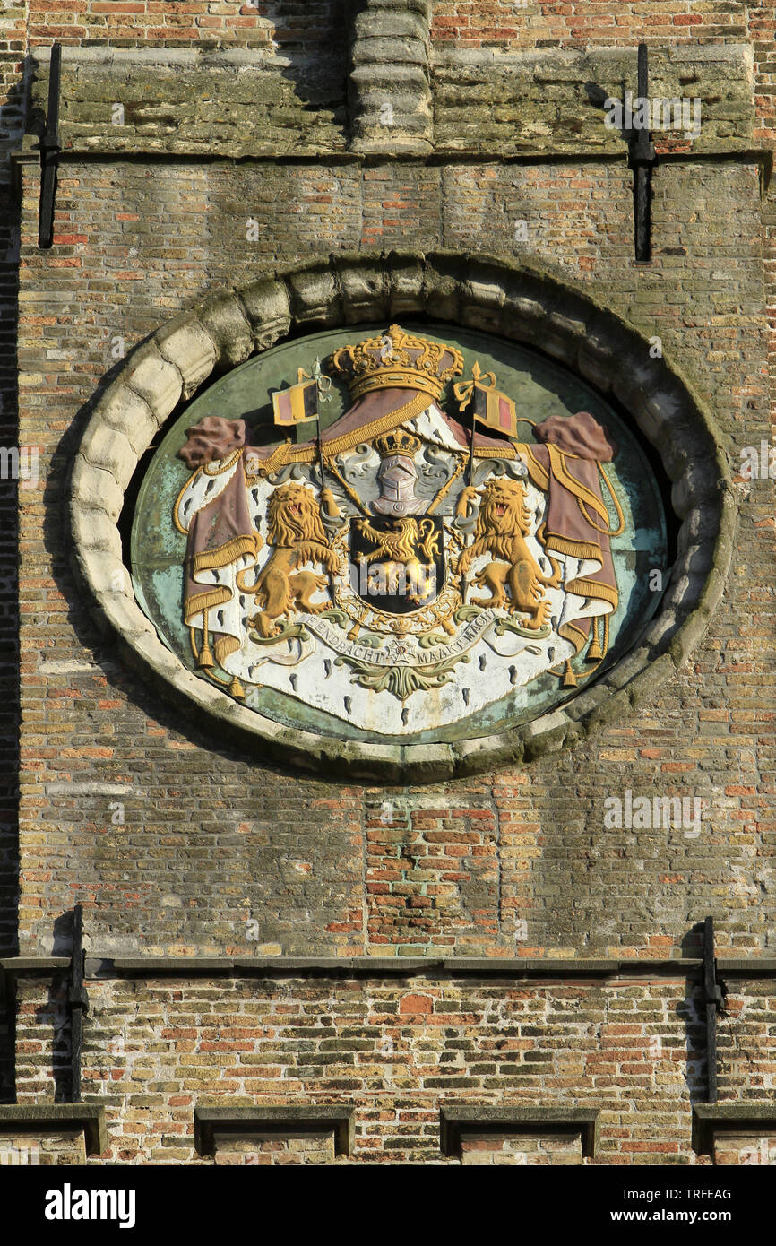Armoiries du royaume de Belgique sur le beffroi de Bruges. Vue depuis la Grand-Place. Bruges. Belgique. Banque D'Images