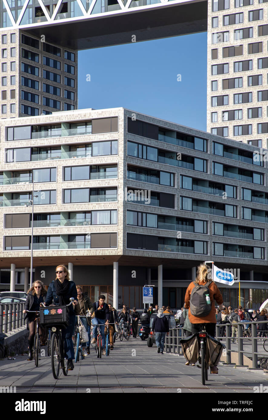 Amsterdam, Pays-Bas, le terminal des ferries dans le district de Houthavens, le vieux quartier du port, en Pontsteiger gratte-ciel, de banlieue, Banque D'Images