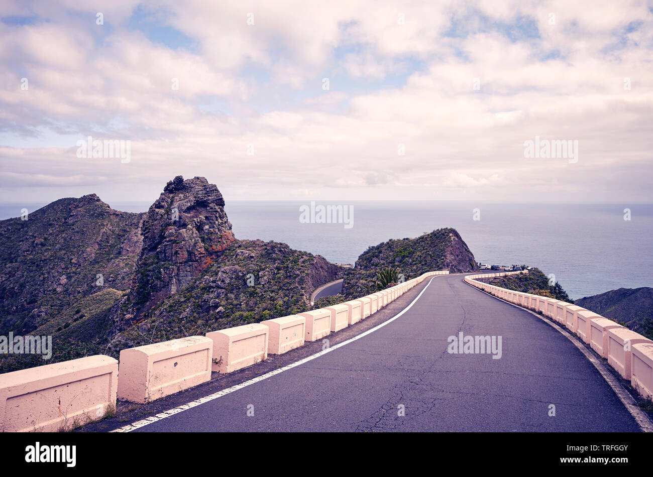 Tons vintage photo d'une route pittoresque, travel concept, Tenerife, Espagne. Banque D'Images