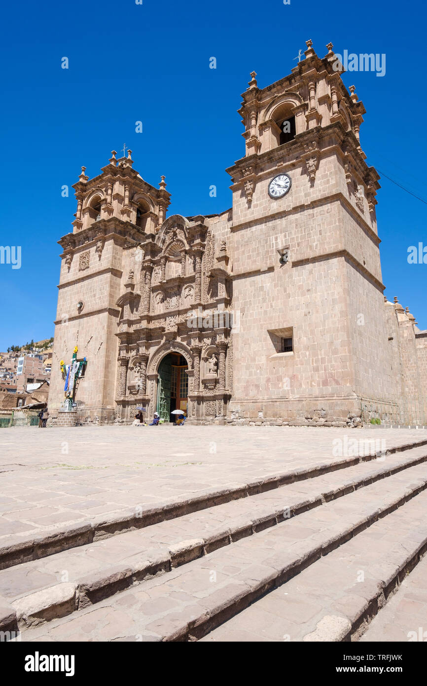 Magnifique Catedral Basílica San Carlos Borromeo ou Puno Cathedral dans la Plaza de Armas ou place principale de Puno, Pérou Banque D'Images