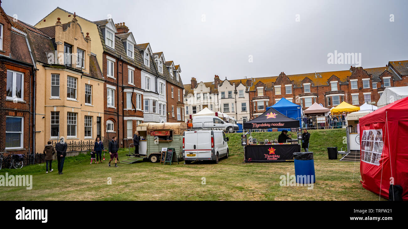 Cromer, Norfolk, Royaume-Uni. 19 mai 2019. Festival du homard et crabe Cromer - Divers vendeurs de nourriture et de l'alimentation mobile en attente d'unités en préparation pour le lunchti Banque D'Images