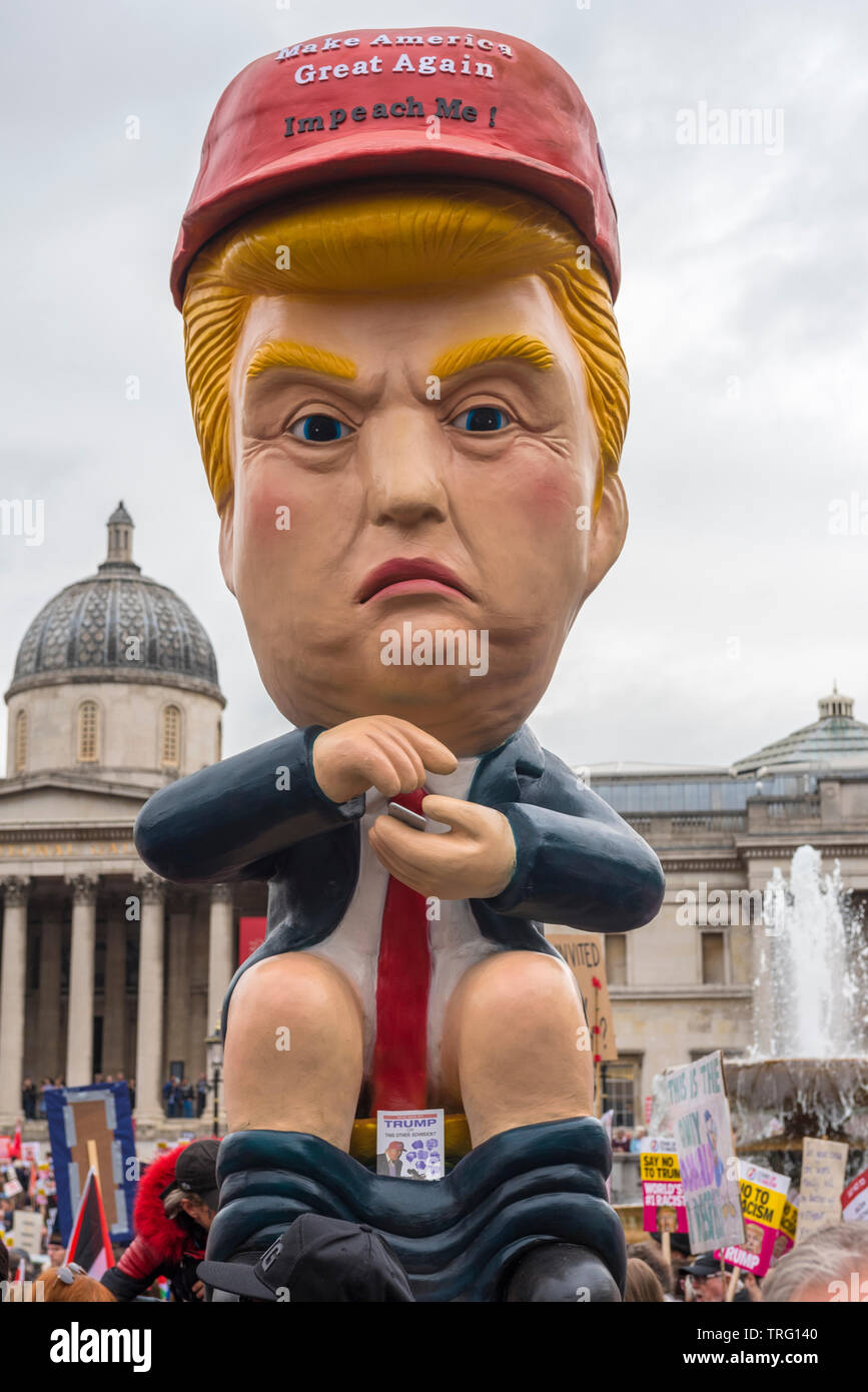 L'atout de Donald sur les toilettes tweeting, Trump Trump anti démonstration pendant une visite d'État à la France Banque D'Images