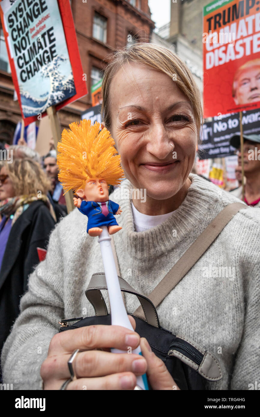 Londres, Royaume-Uni. 4 juin, 2019. Protestation des milliers dans le centre de Londres contre nous le Président Donald Trumps visite d'État au Royaume-Uni Banque D'Images