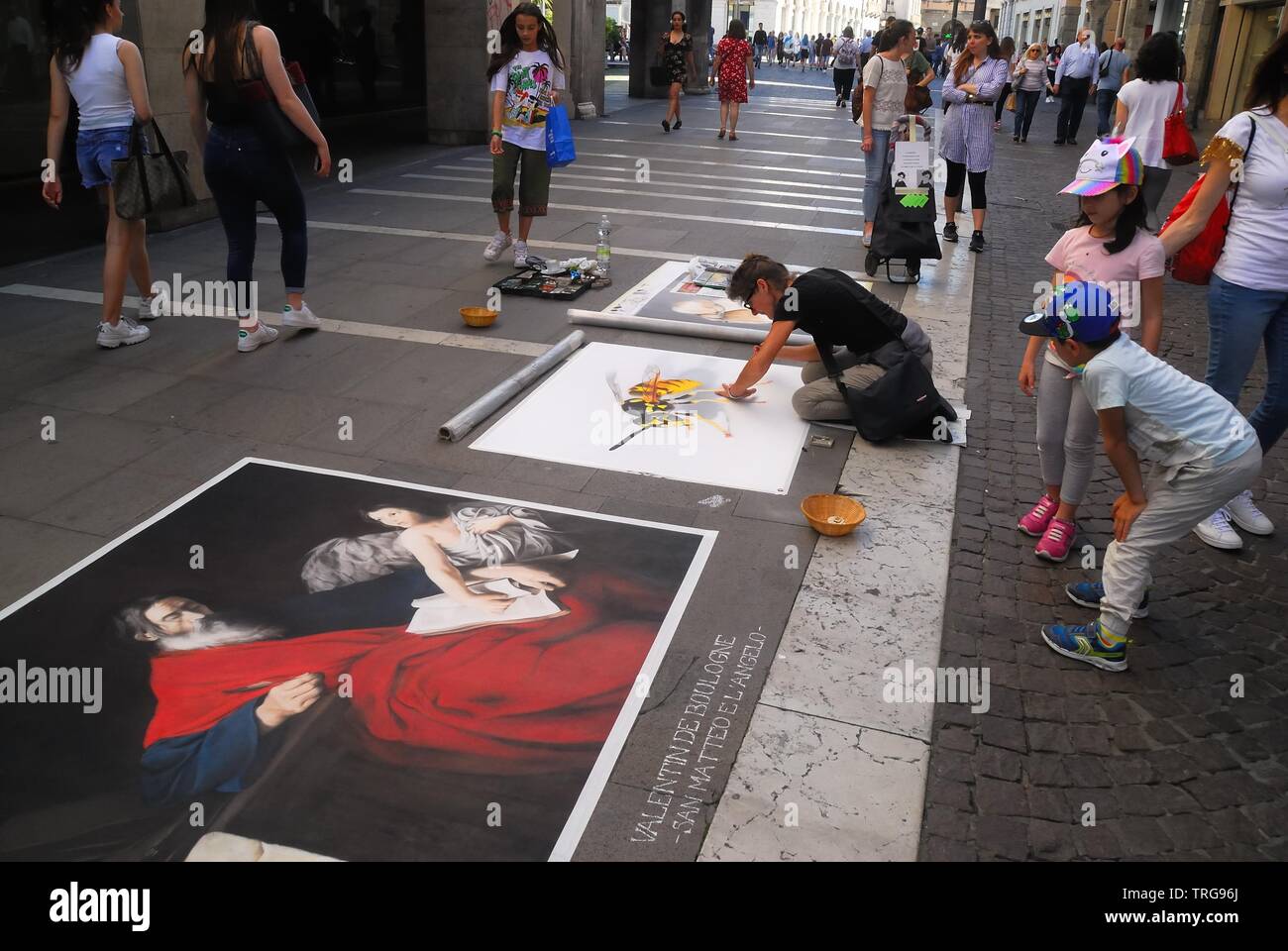 Padoue, Italie. Un artiste de rue, reproduisant une photo San Matteo et l'ange par Valentin de Boulogne. Banque D'Images