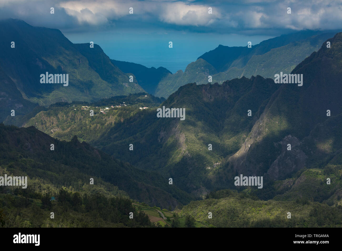 Le Cirque de Salazie depuis près de Grand Ilet, l'île de la Réunion, France Banque D'Images