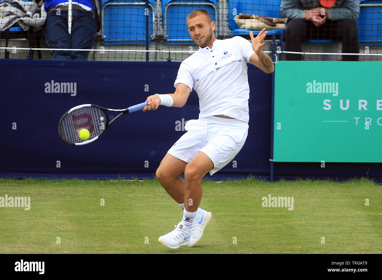 Surbiton, Royaume-Uni. Le 05 juin, 2019. Dan Evans de la Grande-Bretagne en action contre Ruben Bemelmans de Belgique à l'intention des célibataires. Tennis 2019 Trophée Surbiton, jour 3 à l'Surbiton Racket & Fitness Club de Surrey le mercredi 5 juin 2019. Ce droit ne peut être utilisé qu'à des fins rédactionnelles. Utilisez uniquement rédactionnel, pic par Steffan Bowen/Andrew Orchard la photographie de sport/Alamy live news Crédit : Andrew Orchard la photographie de sport/Alamy Live News Banque D'Images