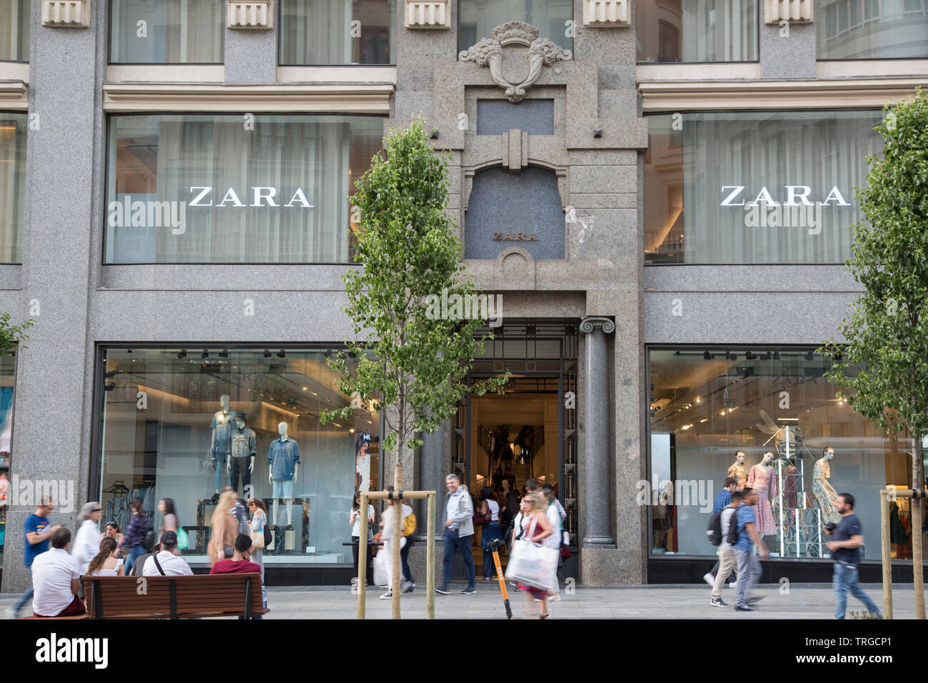 Boutique Zara ; la rue Gran Via, Madrid, Espagne Photo Stock - Alamy