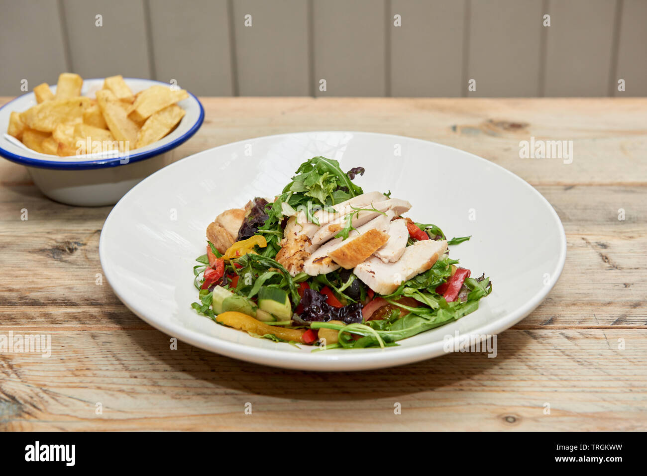 Salade césar au poulet Banque D'Images