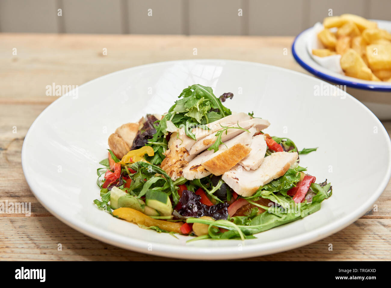 Salade césar au poulet Banque D'Images