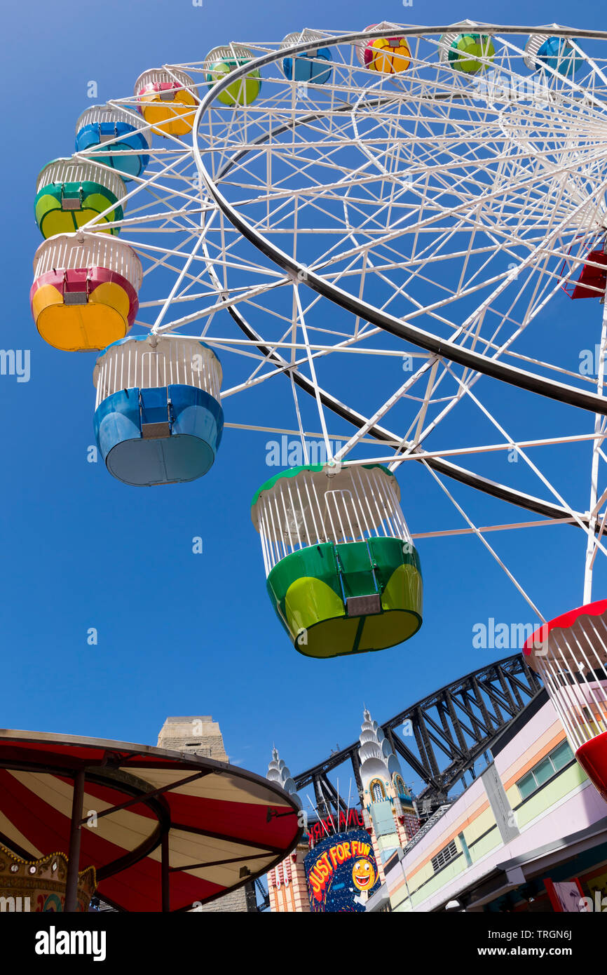 L'Australie, NSW, Sydney, Luna Park, grande roue colorée à Luna Park Banque D'Images