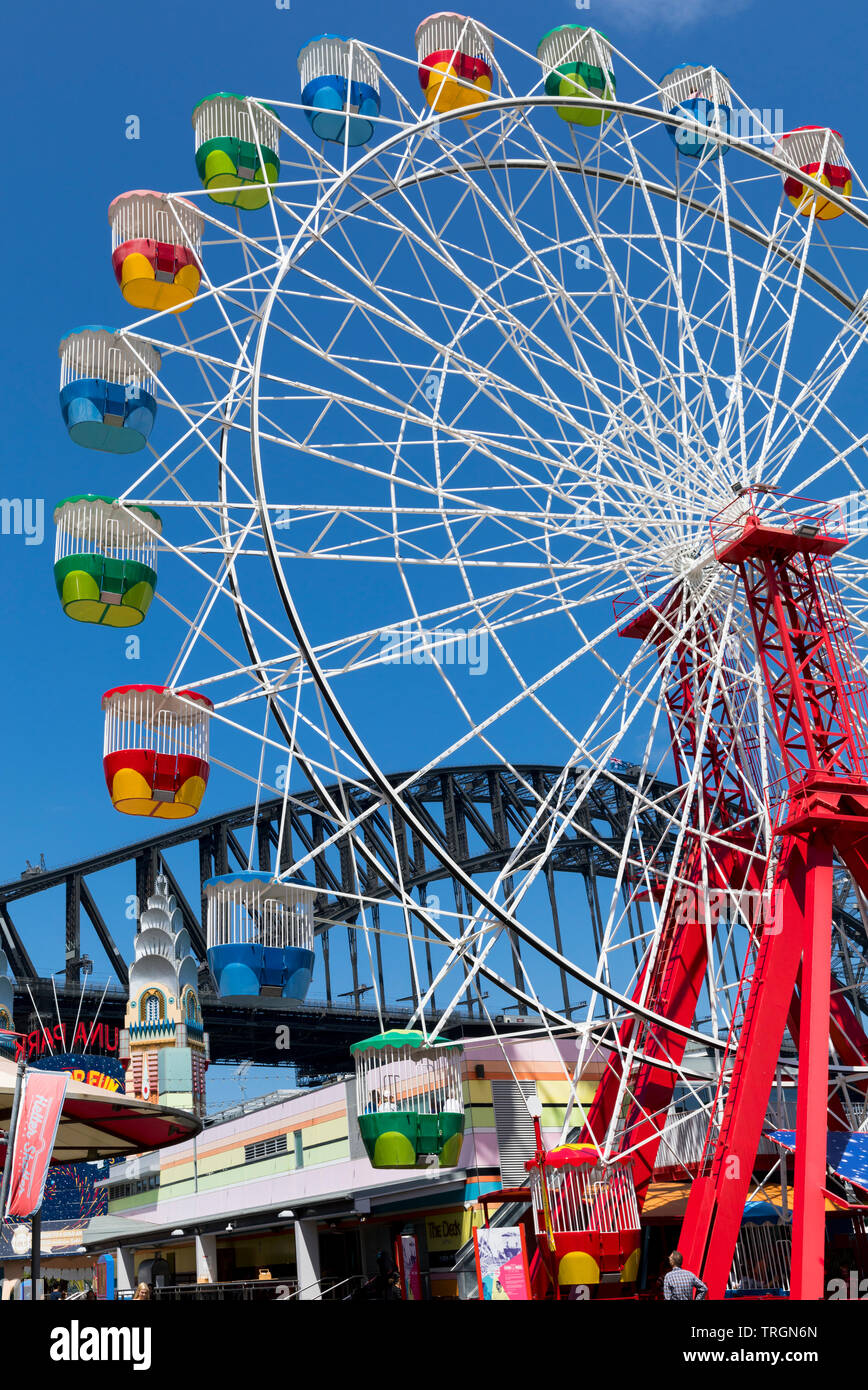 L'Australie, NSW, Sydney, Luna Park, grande roue colorée à Luna Park Banque D'Images