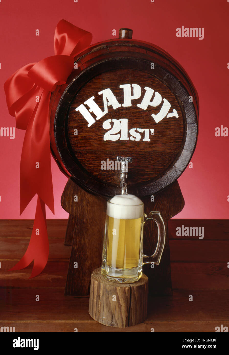 Joyeux Anniversaire Vous Etes 21 Baril De Biere Photo Stock Alamy