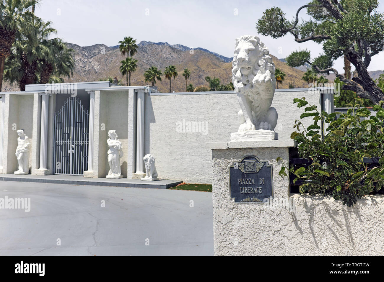 La Piazza di Liberace sur North Kaweah Road dans le quartier Old Las Palmas de Palm Springs, Californie, est l'une des quatre maisons de Liberace possédées ici. Banque D'Images