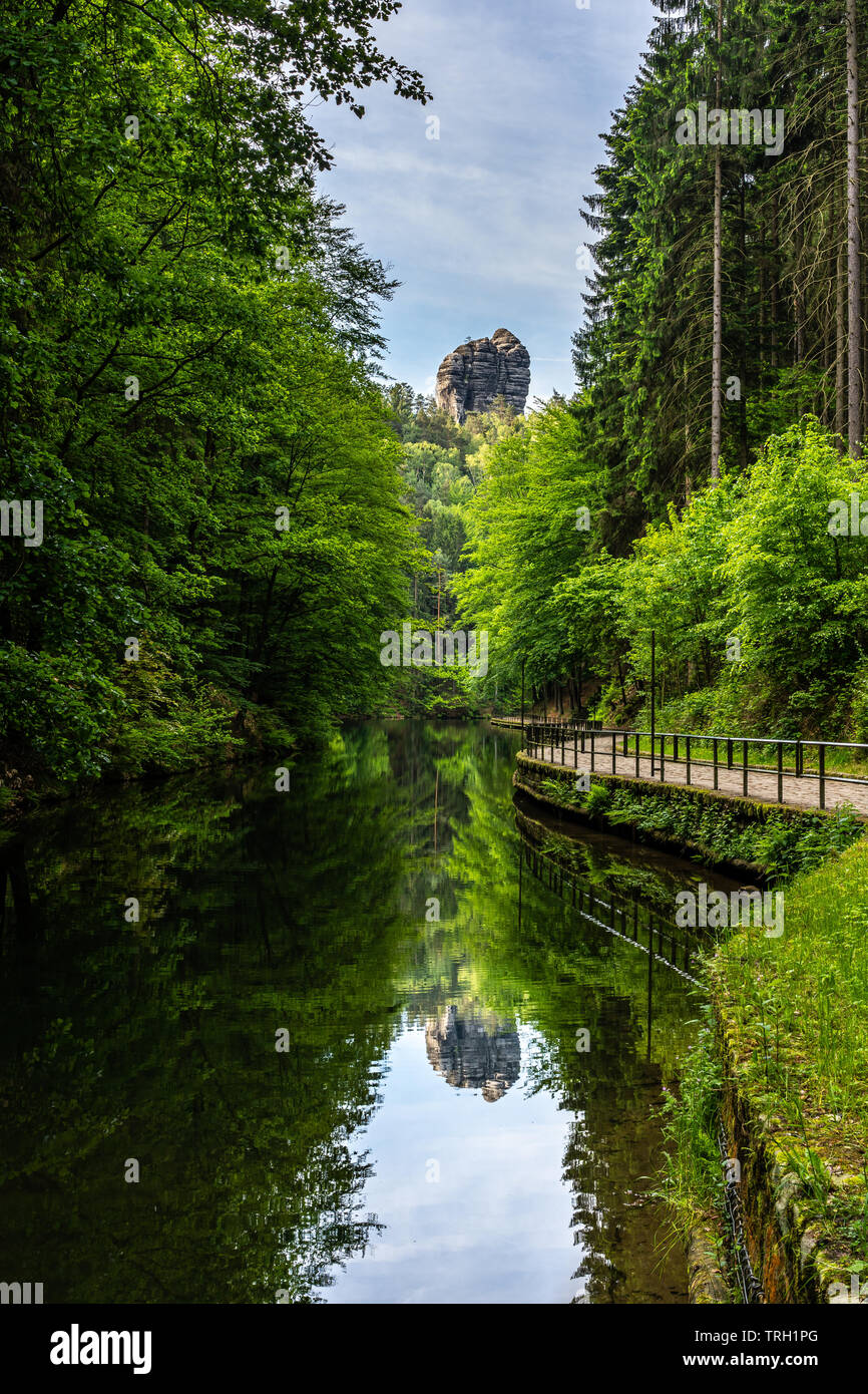 Vue sur le rocher de grès schwedenloecher trail dans la Suisse saxonne, Allemagne Banque D'Images