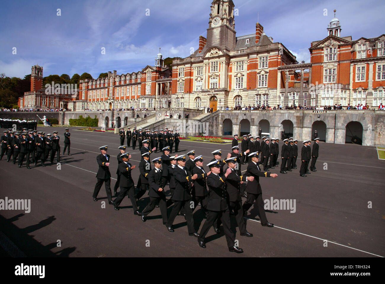 11.08.2005 - passant dans et sur le défilé au Britannia Royal Naval College, Dartrmouth, Devon, UK. Banque D'Images