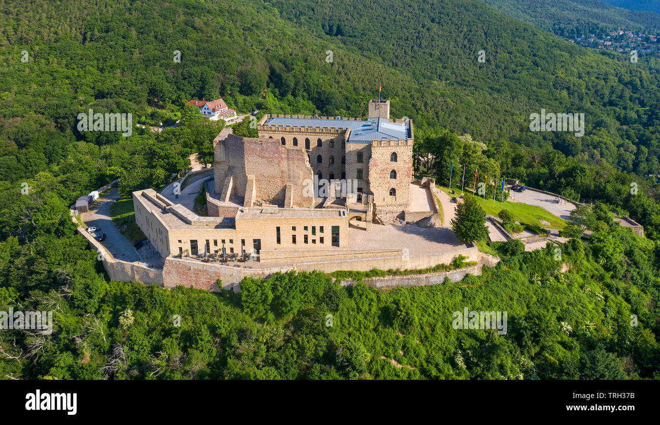 Vue aérienne du château de Hambach (allemand : Hambacher Schloss), symbole de la démocratie allemande, Neustadt an der Weinstraße, Rhénanie-Palatinat, Allemagne Banque D'Images