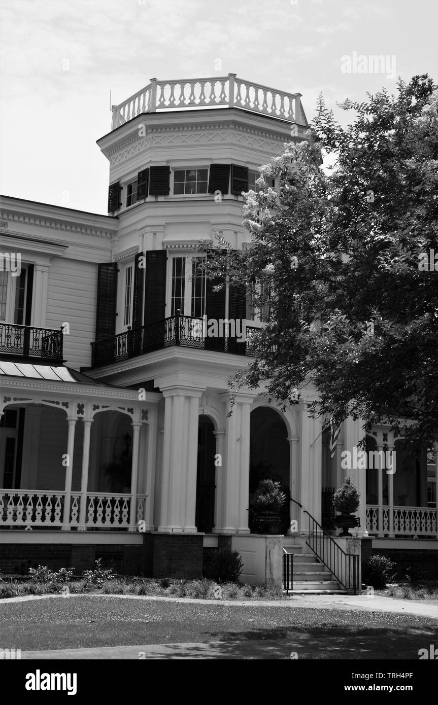 L'antebellum home, Arches Blanc à Columbus, Mississippi. Banque D'Images