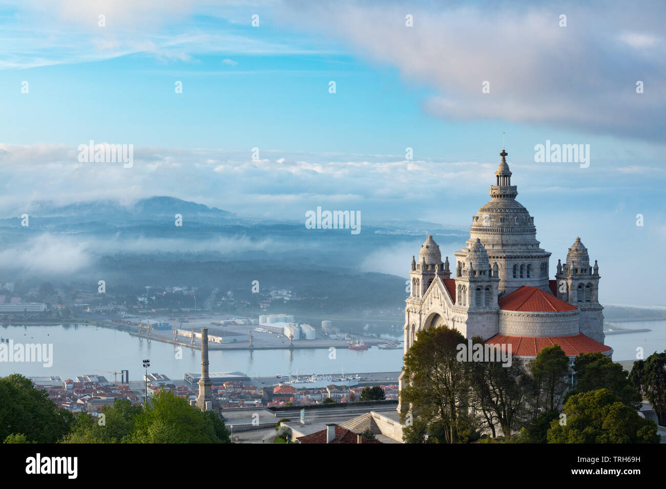 Santuário de Santa Luzia et la côte, Viana do Costelo, Norte, Portugal Banque D'Images