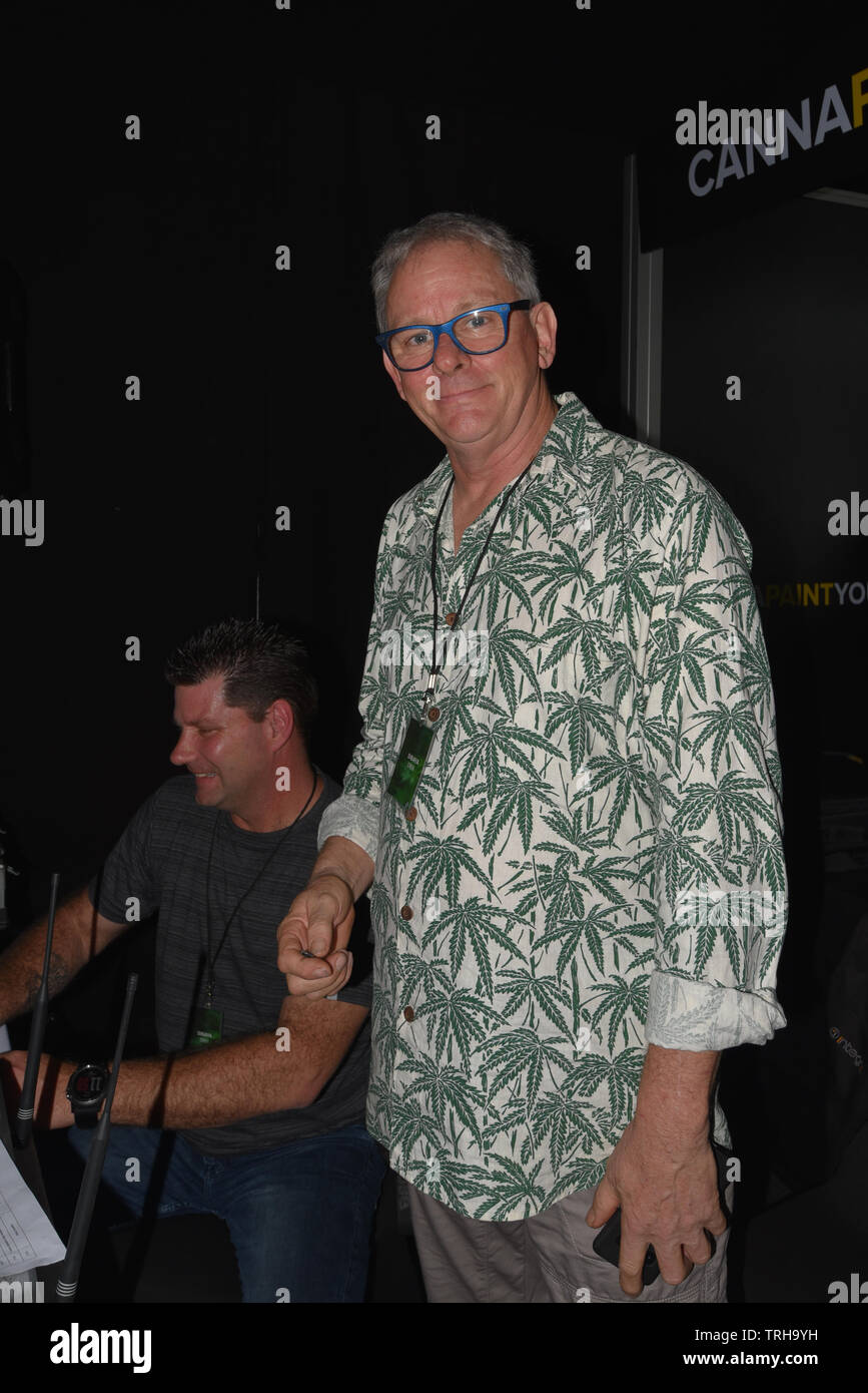 Sibaya, Umhlanga Rocks, Durban, Afrique du Sud, le 6 juin, 2019. Photo de l'Expo 2019 Cannabis à Durban, Afrique du Sud, du 6 au 9 juin 2019, c'est Julian Stobbs, la moitié de ce que les Sud-africains appellent le couple de dagga. Stobbs et Myrtle Clarke a fondé une organisation pro-cannabis après bing arrêtés en 2010 pour la possession et la gestion. Ils ont poursuivi le gouvernement sud-africain. Le cannabis a été dépénalisé récemment pour les utiliser dans le pays d'accueil. Credit : Jonathan Oberholster/Alamy Live News Banque D'Images