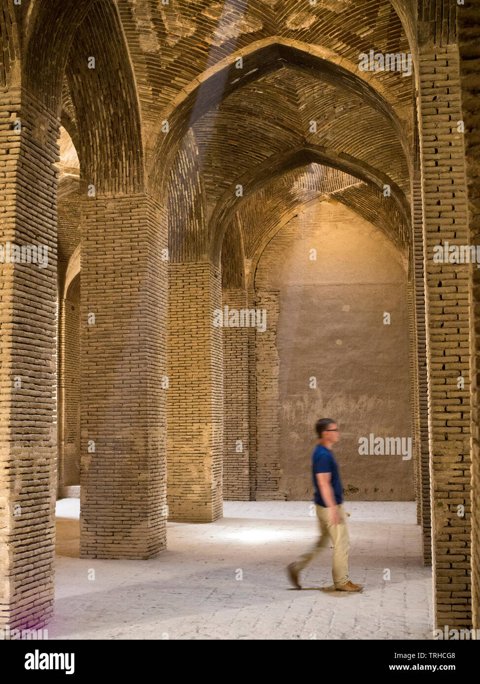 L'intérieur de la Masjed-e Jame à Ispahan, la plus ancienne mosquée du Vendredi (congrégationaliste) en Iran. La mosquée est un bon exemple de l'évolution de l'Islam iranien Banque D'Images