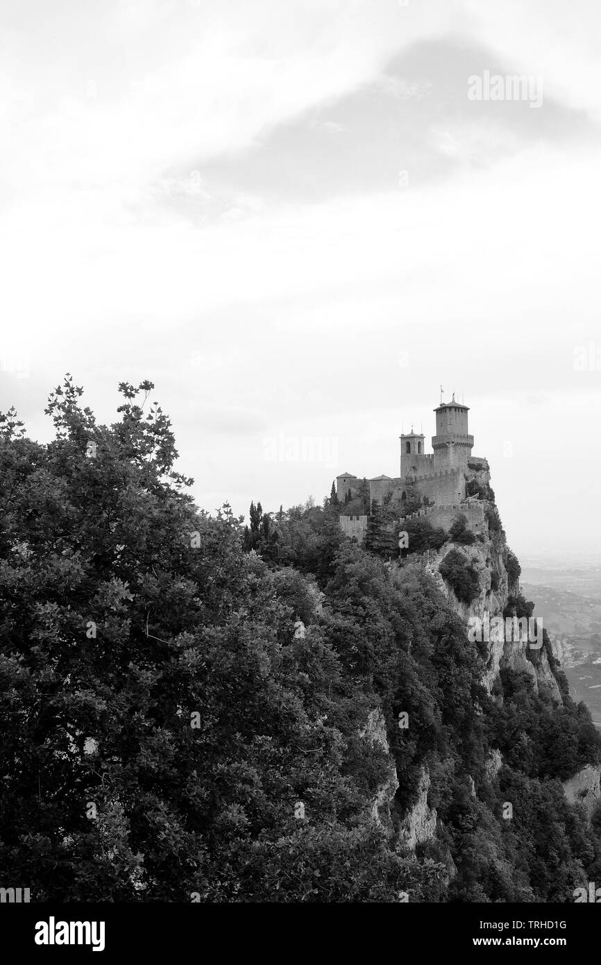 Vue sur le château de San Marino Citta. Banque D'Images