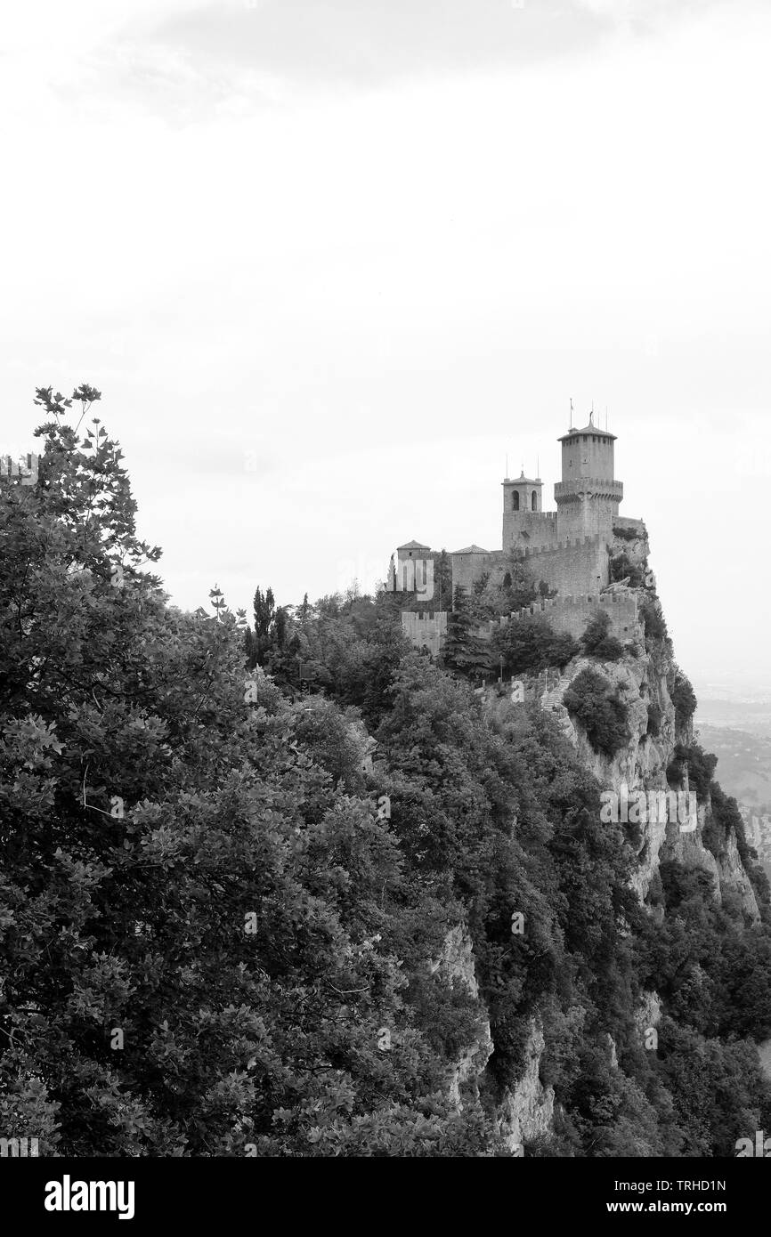 Vue sur le château de San Marino Citta. Banque D'Images