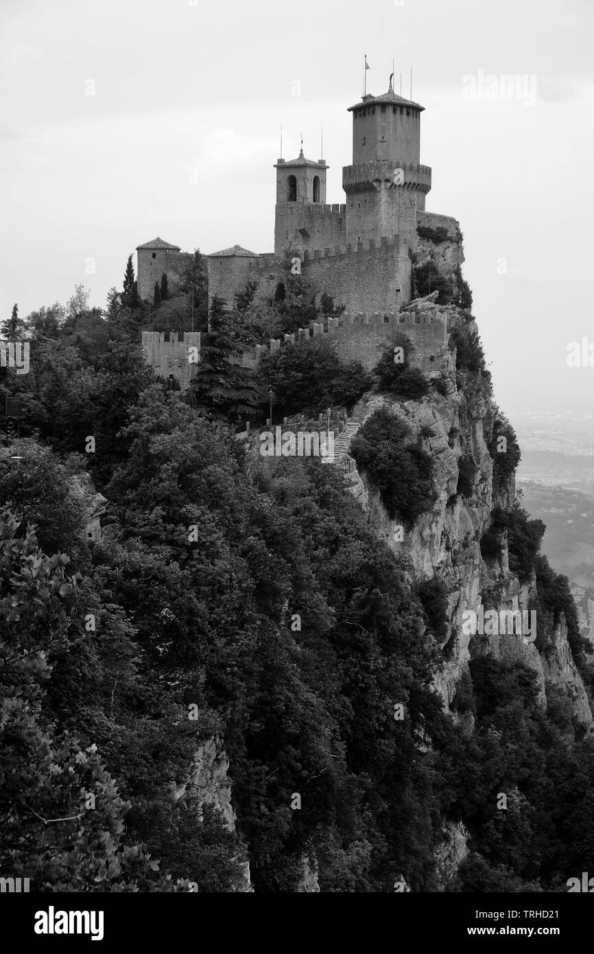 Vue sur le château de San Marino Citta. Banque D'Images