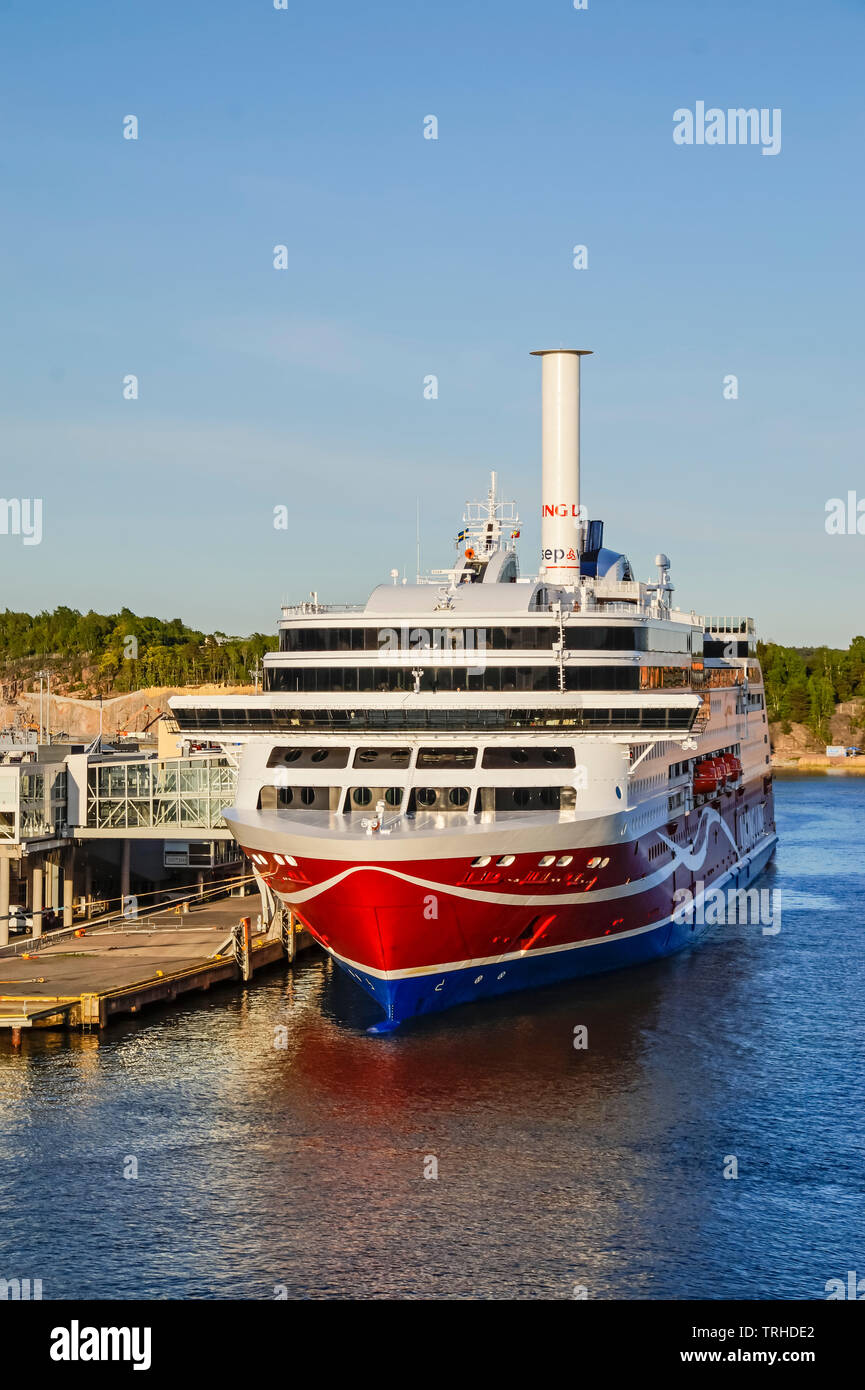 Viking Line et passager car-ferry Viking grâce avec Rotor Flettner innovantes voile amarré au port de Turku Turku Finlande terminal Europe Banque D'Images