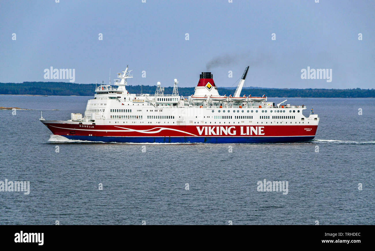 Location de Viking Line et de passagers à l'extérieur du port de Amorella Marihamn Aaland Finlande Europe Banque D'Images