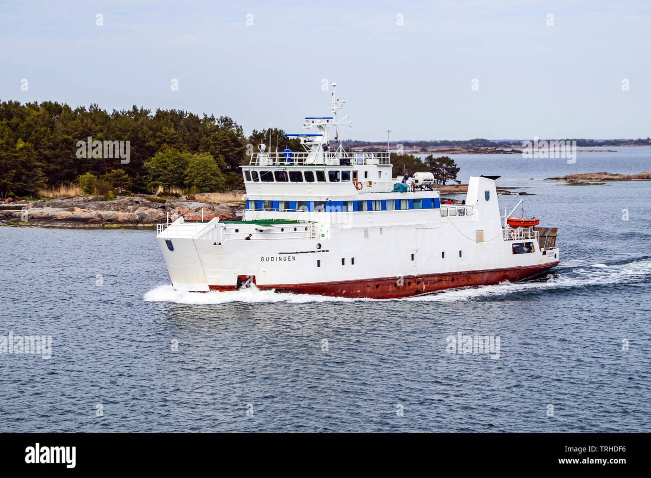 Petite voiture et ferry pour passagers M/S Gudingen au large d'Åland finlande Europe Banque D'Images