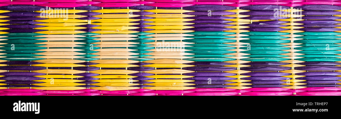 Tapis texturé violet vert jaune ligne colorée Banque D'Images