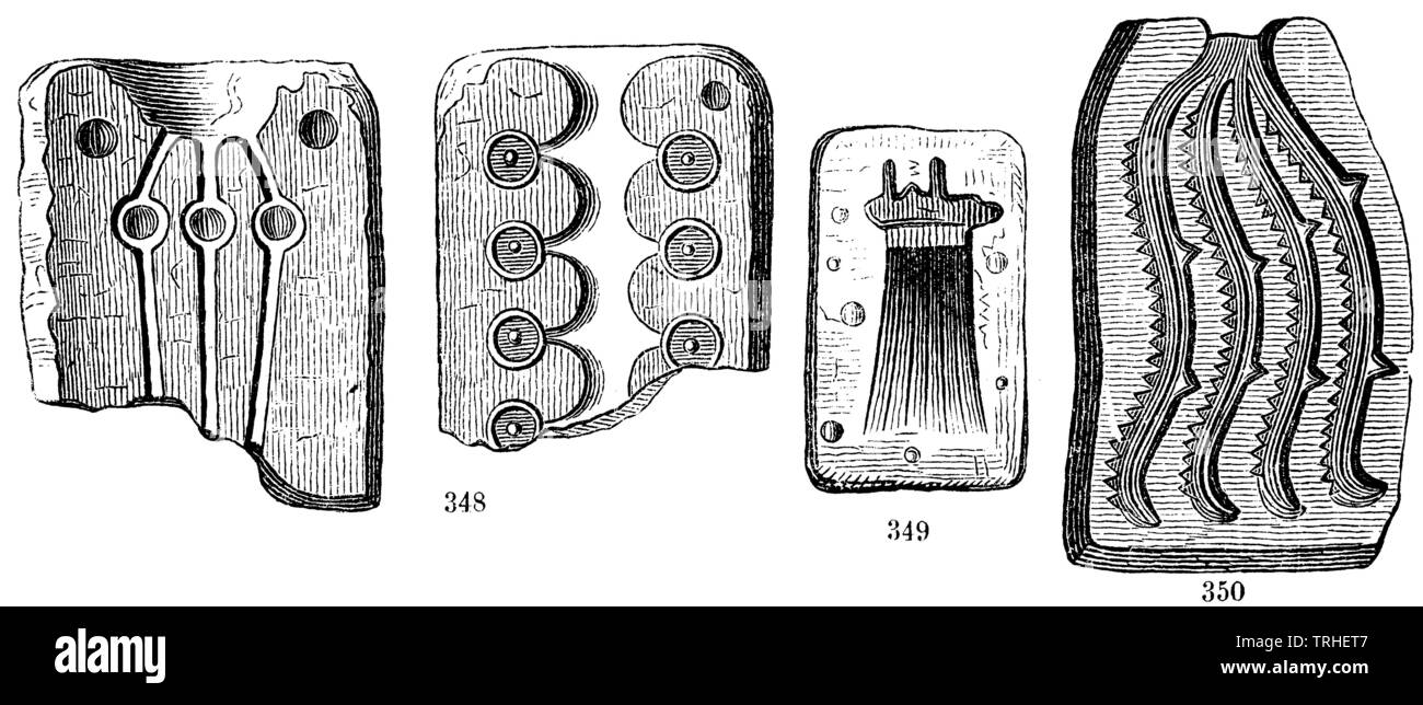 À partir de la gauche : des moules pour de petits anneaux, moules pour un hollow tente, moules pour une scie, , (1874), livre d'anthropologie Banque D'Images